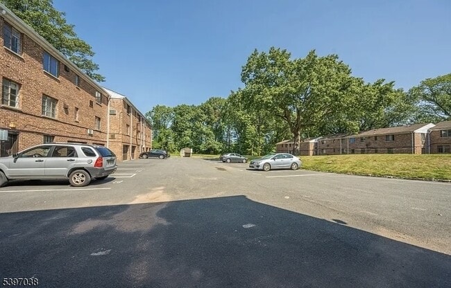 Building Photo - 85 Troy Dr