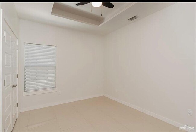 Building Photo - 1219 White Oak Dr