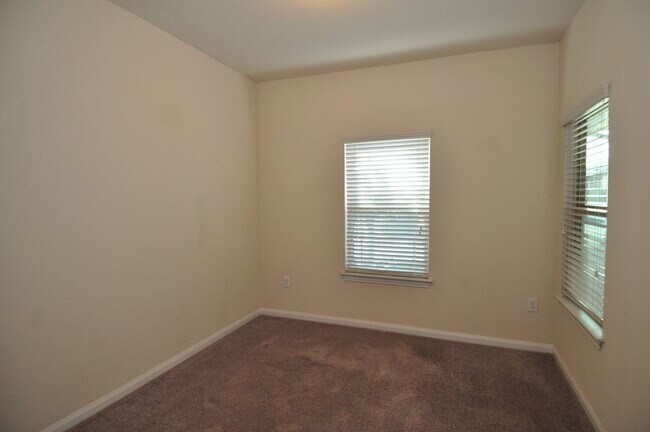 Building Photo - Washer Dryer and Refrigerator included - G...