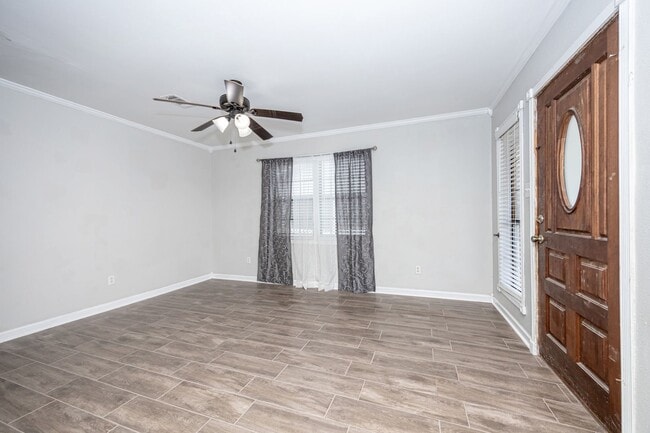 Building Photo - Adorable Updated Cottage in Pascagoula