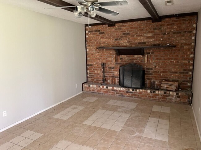 Building Photo - Four Bedroom Home on Over Half an Acre in Vandergriff School District