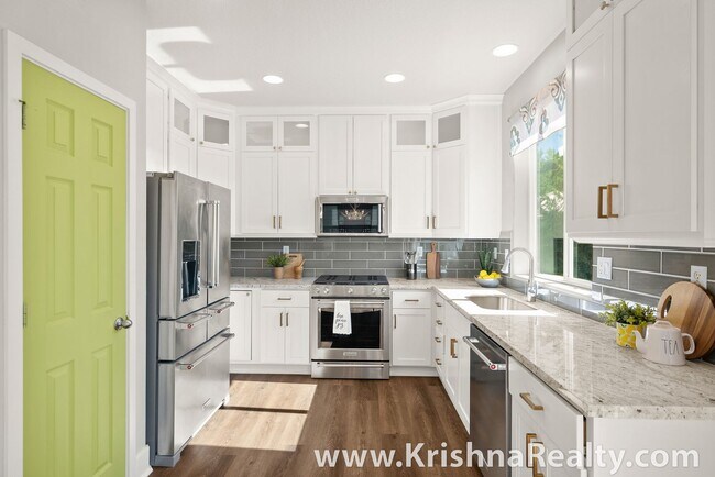 Building Photo - Beautiful 4 BD* 2.5 BA* Single Family Home...