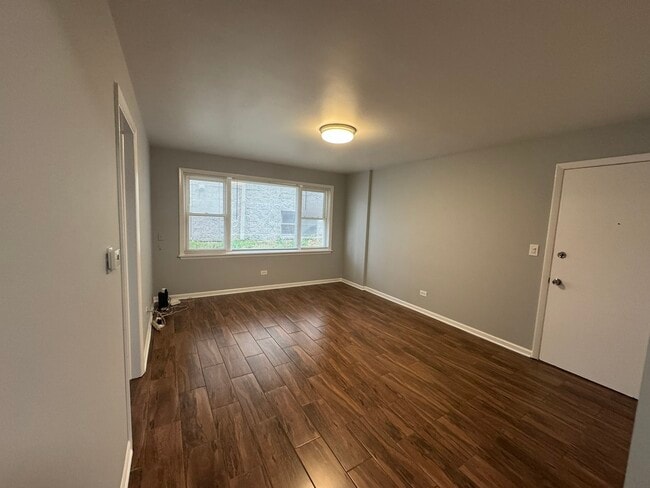 Building Photo - 5484 W Higgins Ave