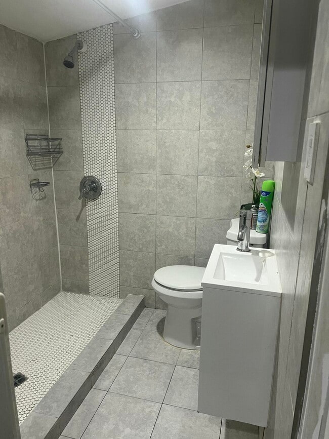 Building Photo - 6551 Coolidge St