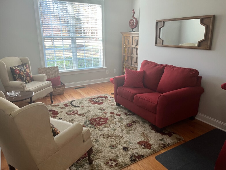 Building Photo - Room in House on Ray Rd