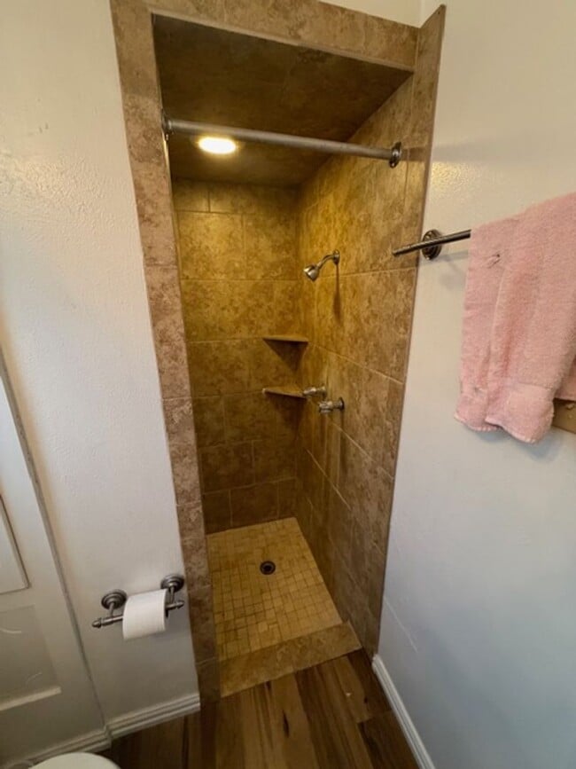 Building Photo - 202 W Cotter St