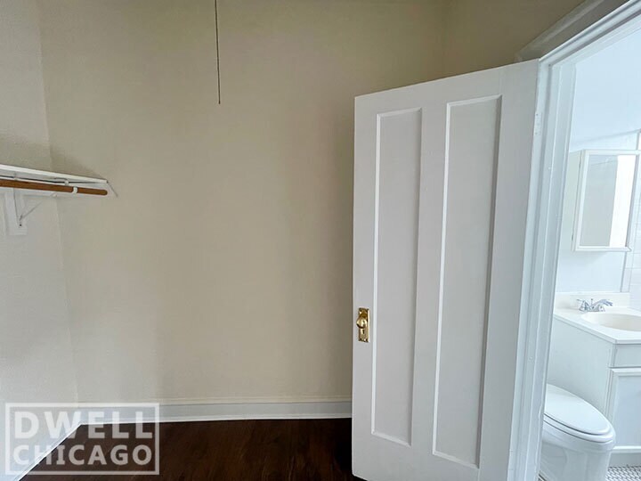 Building Photo - 6912 N Lakewood Ave