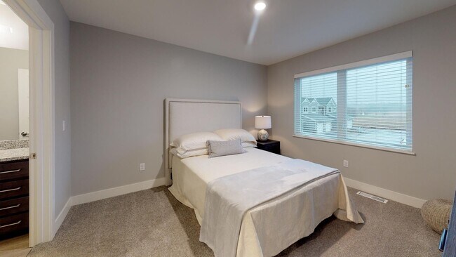 Building Photo - Bluebell | Two Bedroom - Basement Walkout