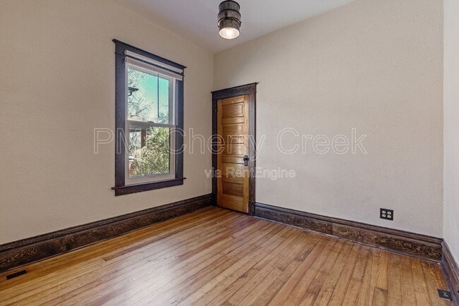 Building Photo - 4047 Wyandot St