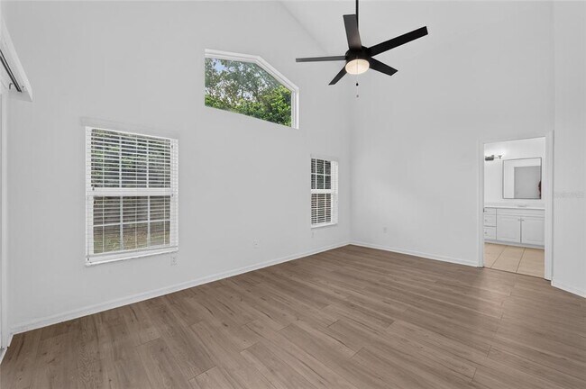 Building Photo - 914 SW 83rd Terrace