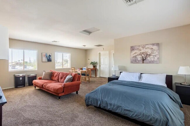 Building Photo - 506 E Townley Ave