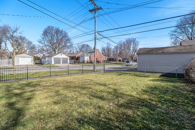 Building Photo - 4526 Cooper Ave