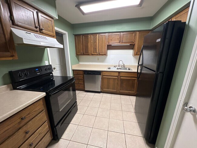 Building Photo - Oak Meadow Townhome