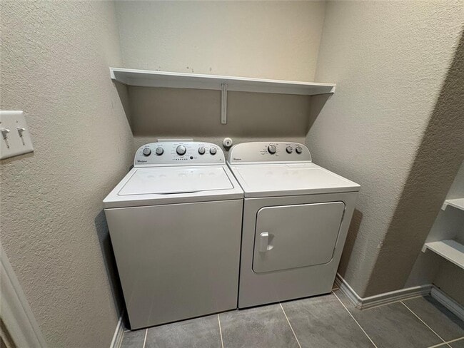 Building Photo - 147 Mary Max Cir