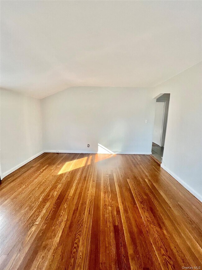 Building Photo - 1525 Mamaroneck Ave