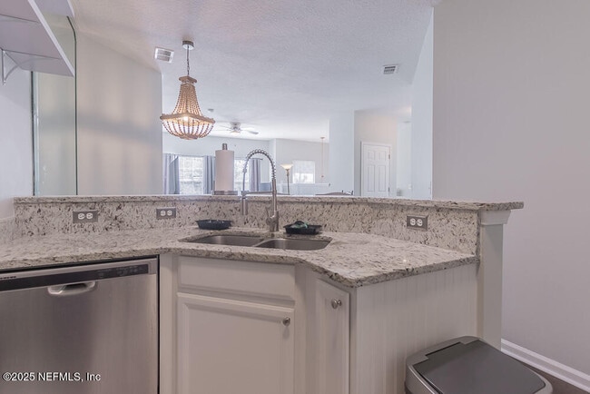 Building Photo - 3892 Summer Grove Way N