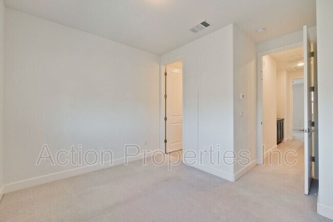 Building Photo - 605 Cinnamon Cir.