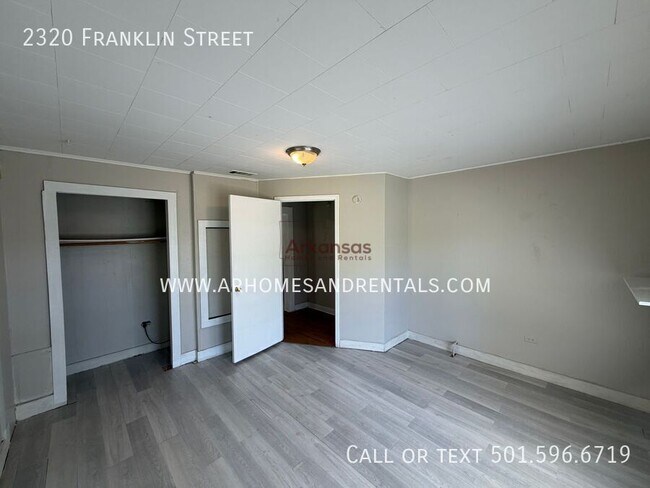 Building Photo - 2320 Franklin St