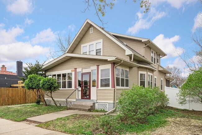Building Photo - 794 Randolph Ave