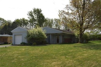 Building Photo - 100 Primrose Ave