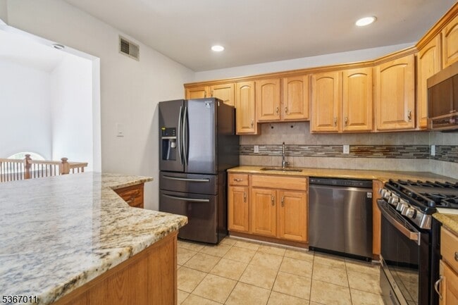 Building Photo - 315 Winthrop Dr