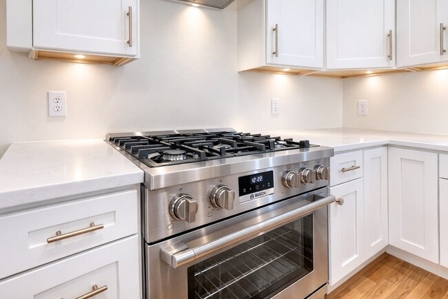 Building Photo - 261 Main St