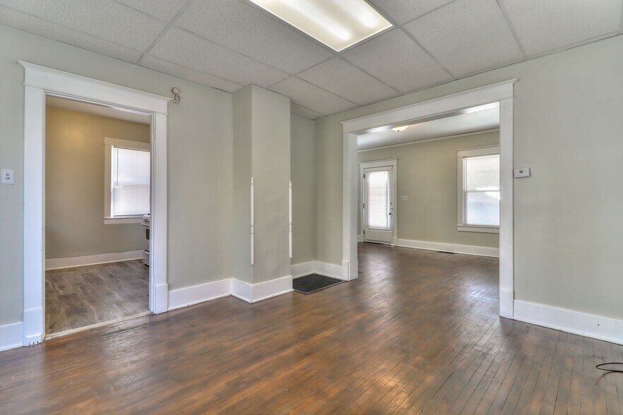 Building Photo - 308 W John St