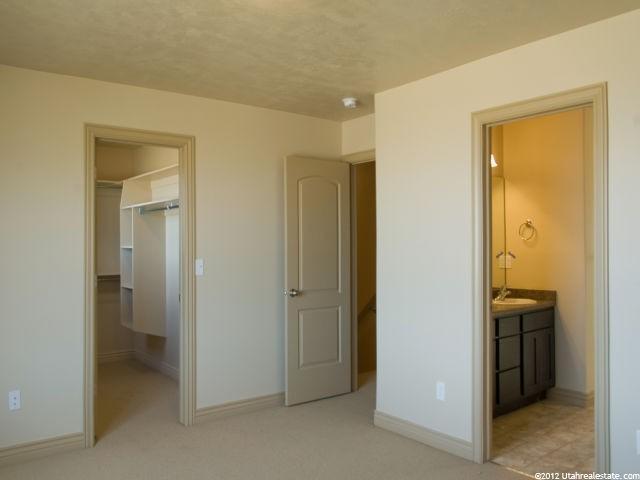 Building Photo - 4-Bedroom Herriman Townhome w/2-car Garage