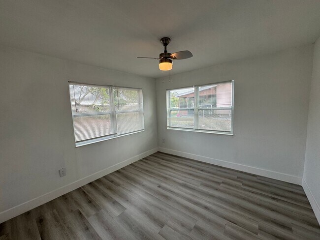 Building Photo - Recently Renovated 4/2 Home with Open Layout & Huge Backyard