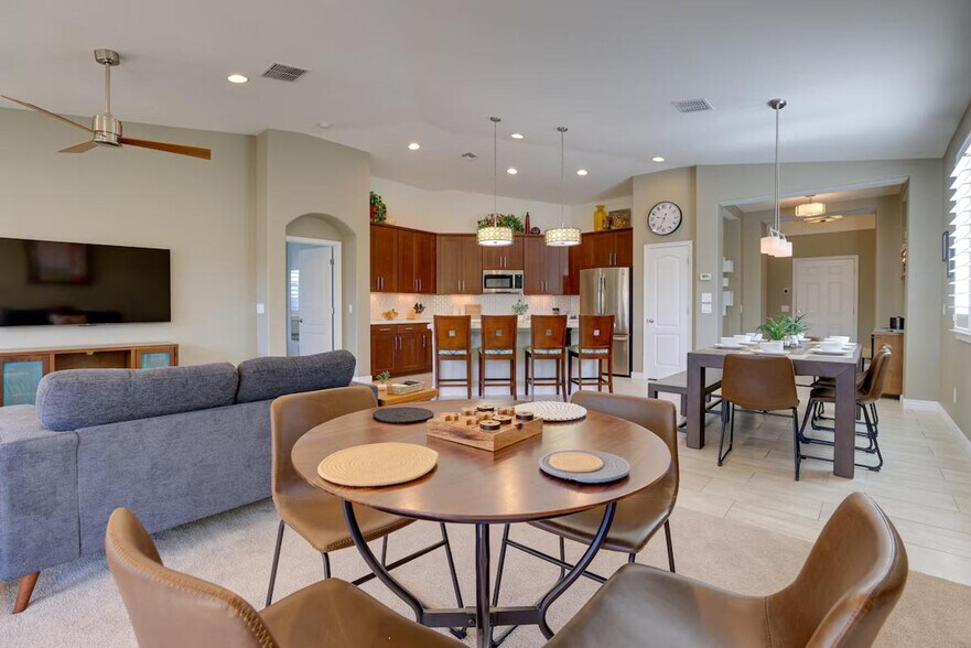 Building Photo - 833 Gary Ln