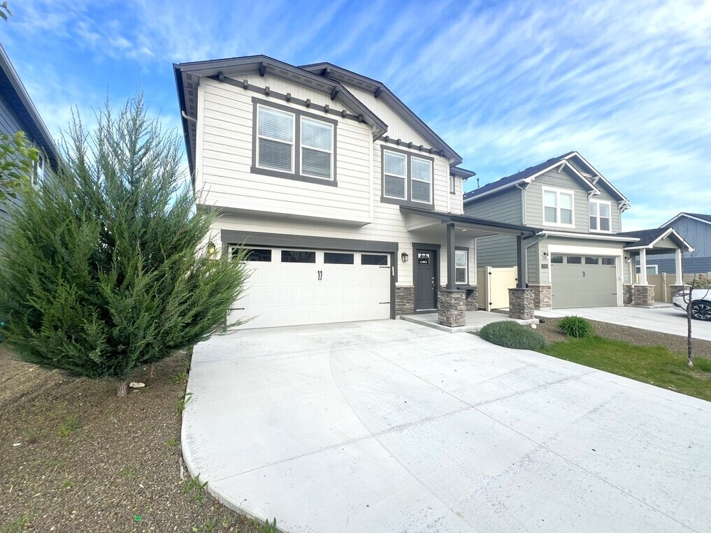 Building Photo - 3315 S Cabin Creek Way
