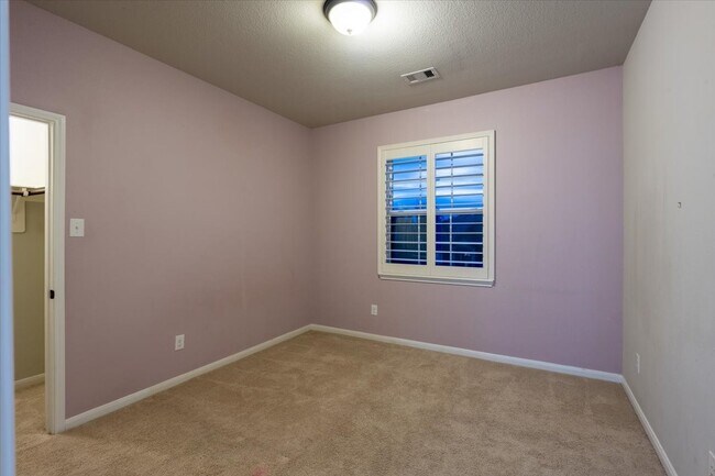 Building Photo - 2614 Orleans Way