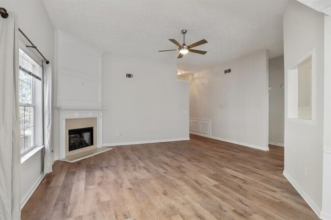 Building Photo - 2295 Winthrope Way Dr