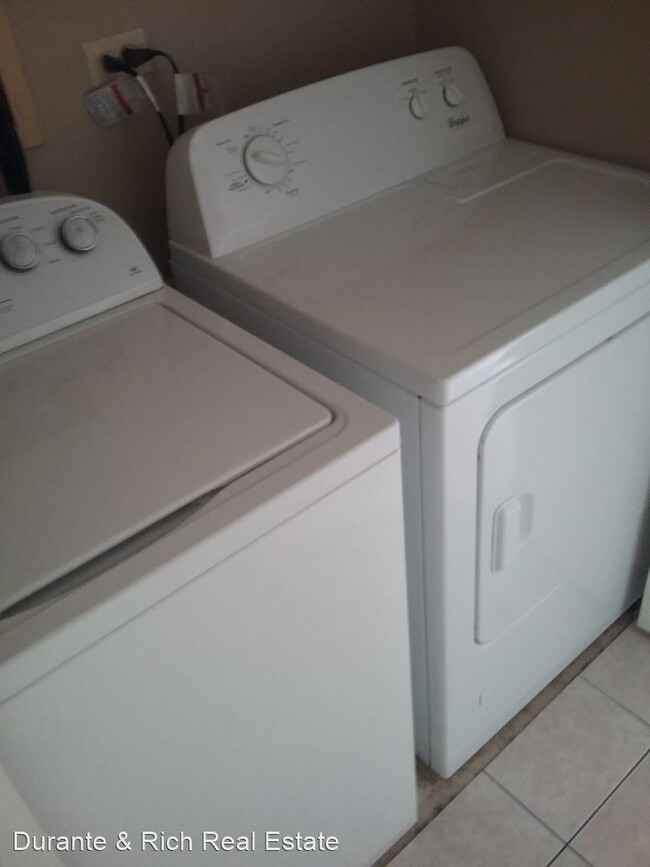 Building Photo - 3 br, 2.5 bath House - 88 Wiltshire Court