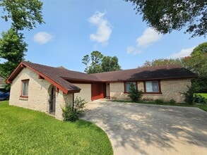 Building Photo - 221 Palm Aire Dr