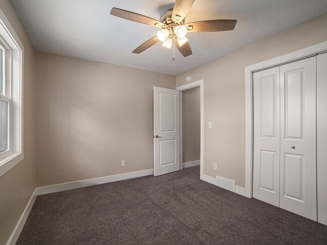 Building Photo - 556/558 Quarterline