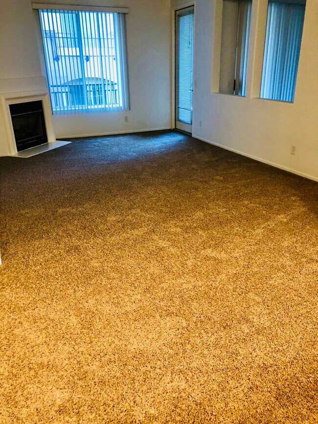 Building Photo - 12364 Carmel Country Rd