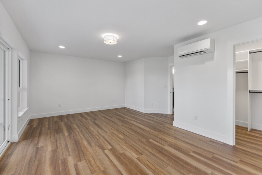 Building Photo - 10711 Vernon Rd