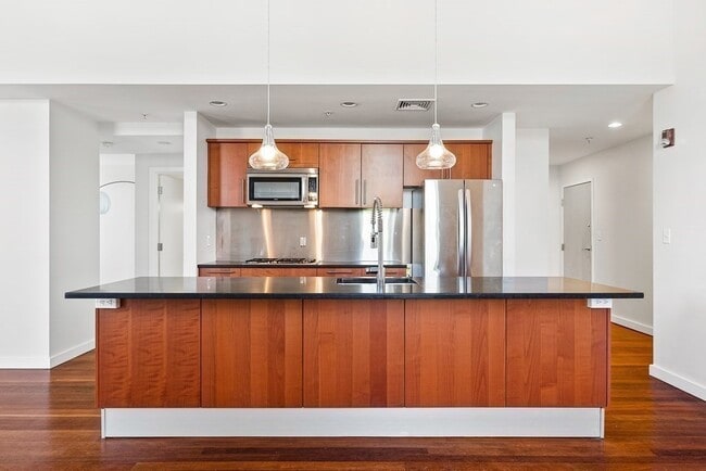 Primary Photo - 51 Bow St