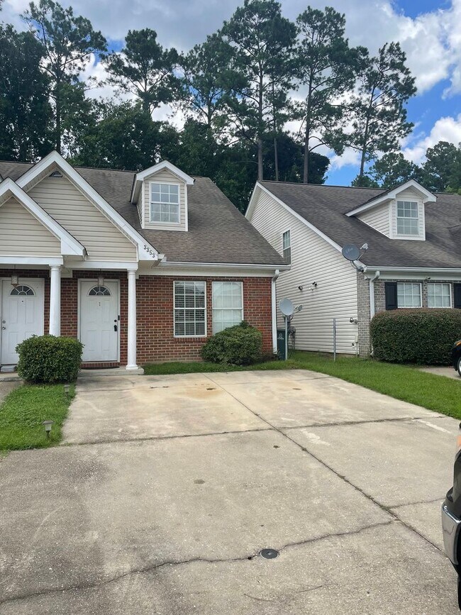 Primary Photo - 3/3 town home only 1450$!