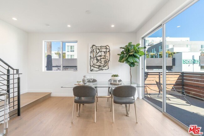 Building Photo - 857 N Detroit St