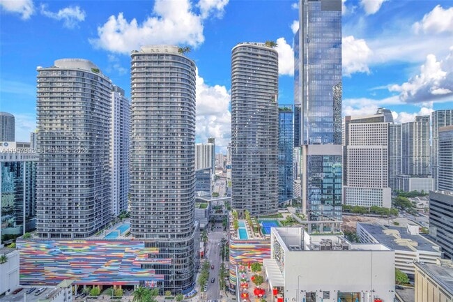 Building Photo - 1000 Brickell Plaza