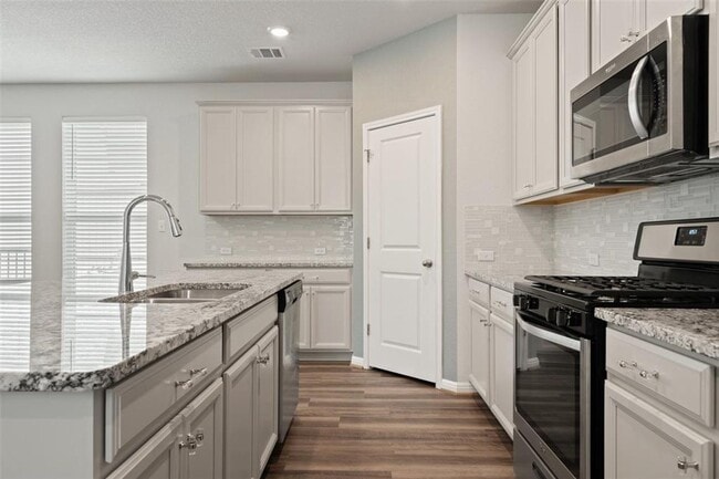Building Photo - Big Sky Ranch 3-Bedroom/2.5 Bath - Drippin...