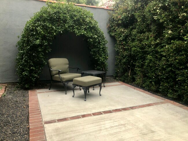 Patio - 840 N Ogden Dr