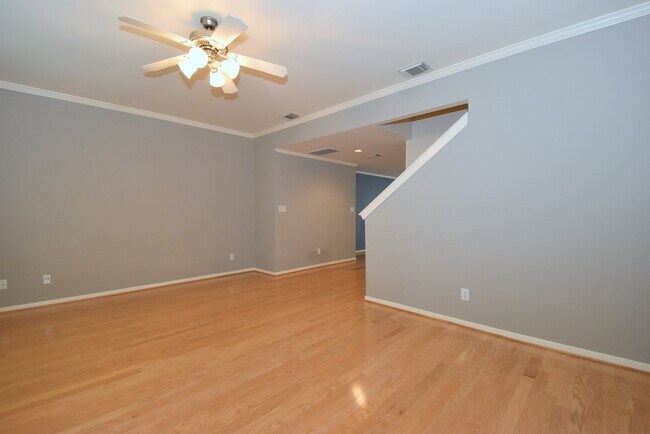 Building Photo - 1267 W 17th St