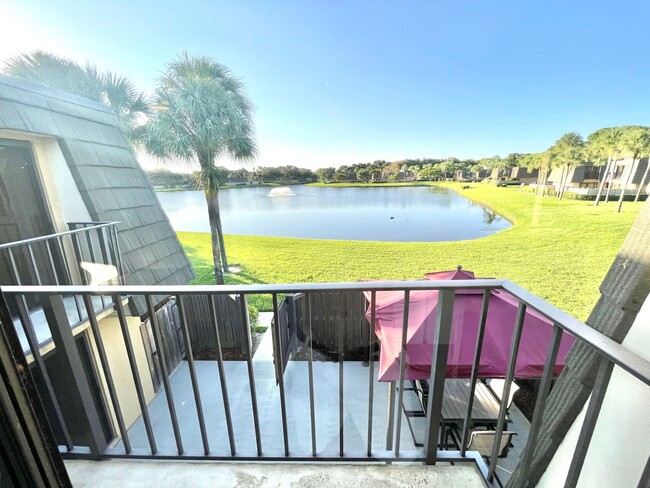 Building Photo - Beautiful Townhome in West Palm Beach!