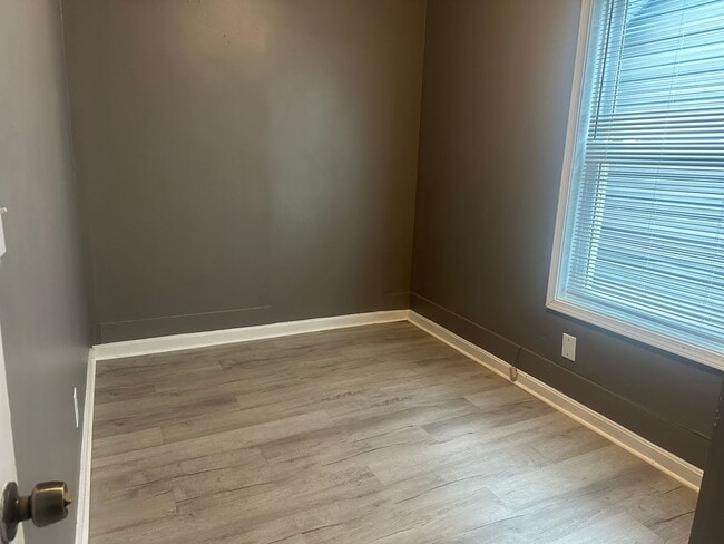 Building Photo - 654 Elm Tree Ln