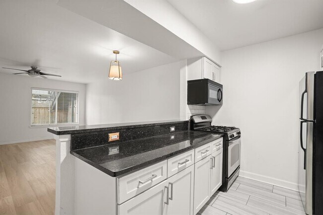 Building Photo - 2020 S Congress Ave