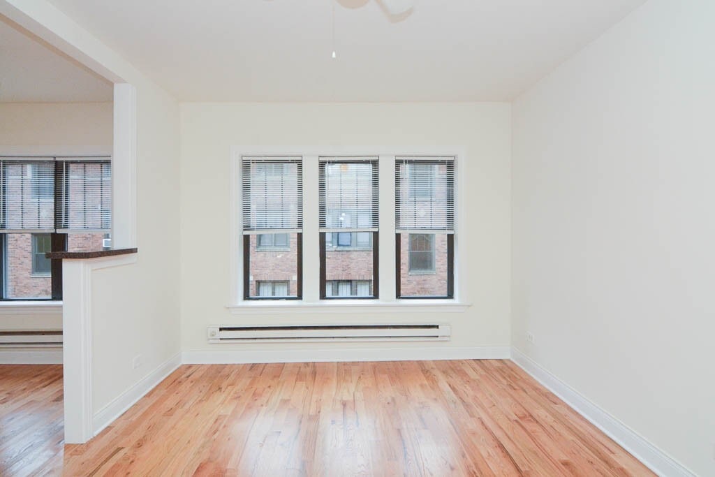 Building Photo - 712 W Cornelia Ave