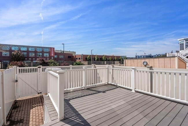 Building Photo - 442 Main St